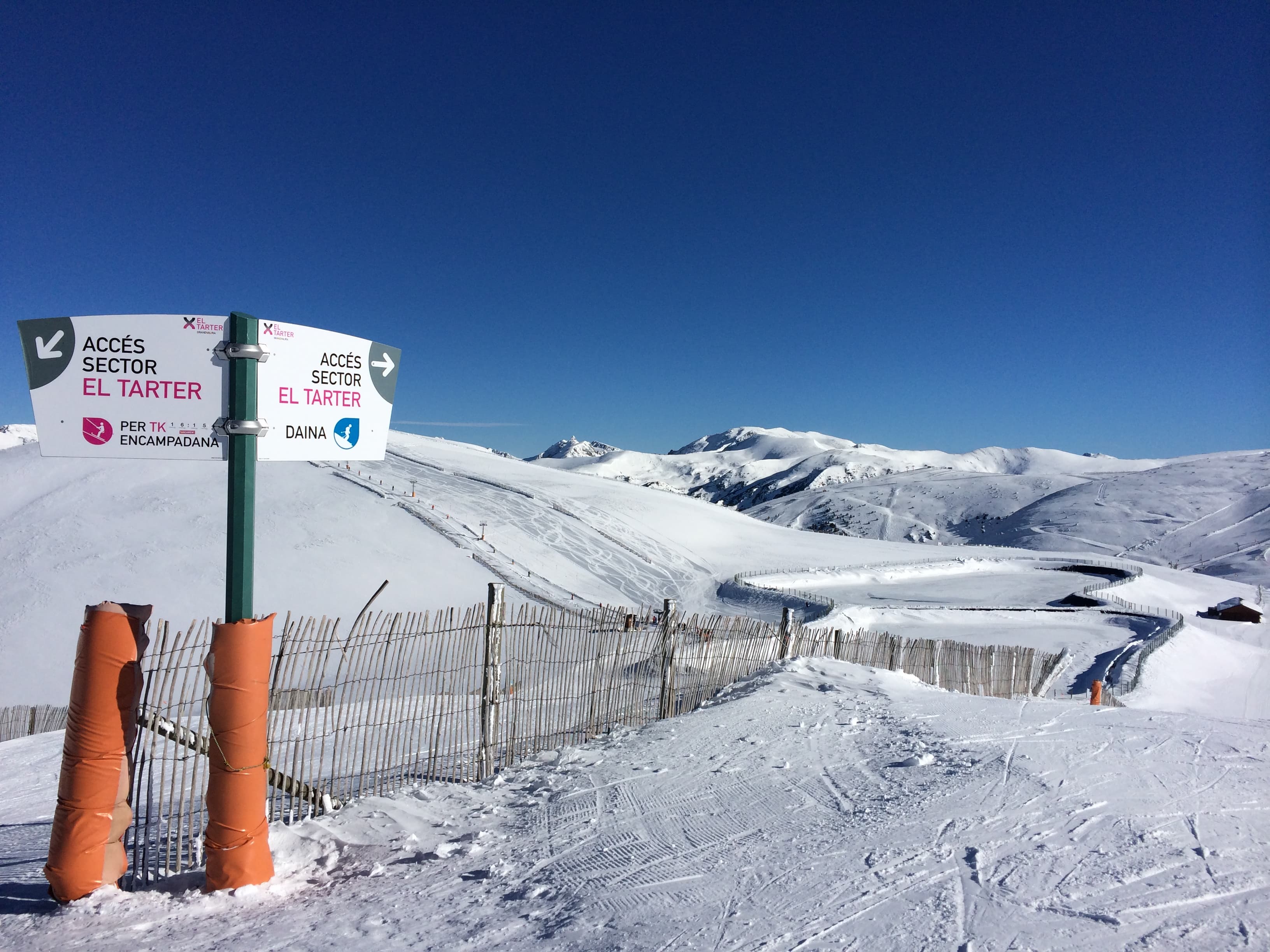 El Tarter sector signs on the Grandvalira slopes