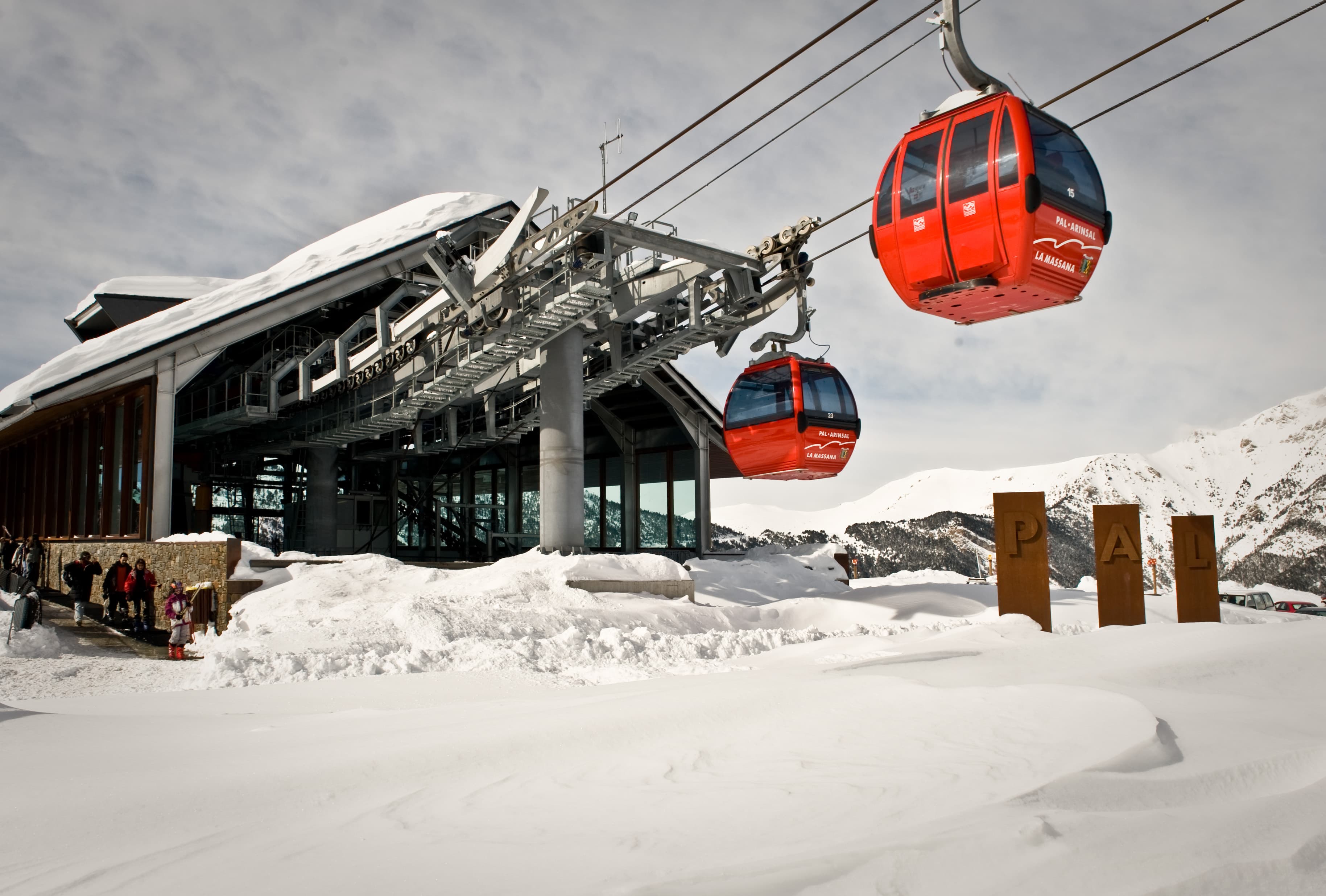 The red gondolas arriving at the Pal station, Pal-Arinsal