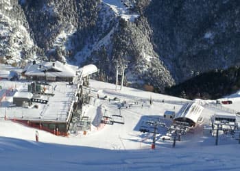 Photo of loads of snow covering Arinsal in December 2012