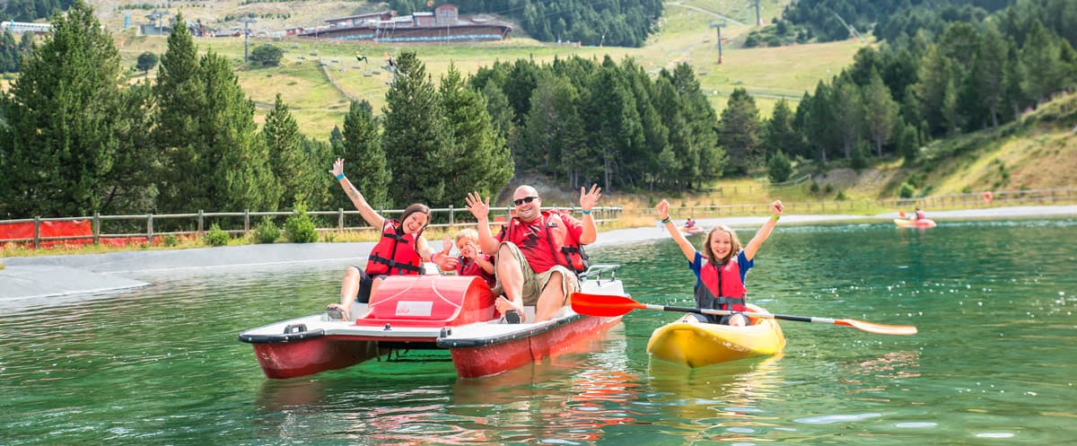 Families on lake, Grandvalira