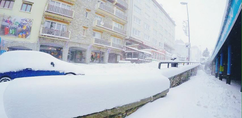 Snow in the town at Pas de la Casa