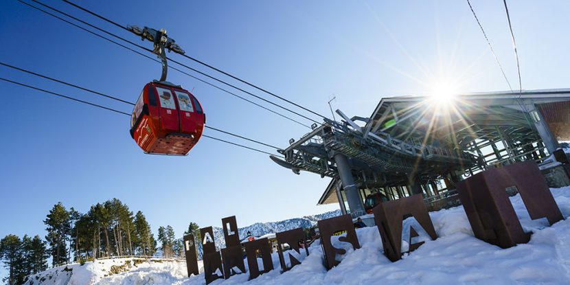 Pal Gondola Ski Lift